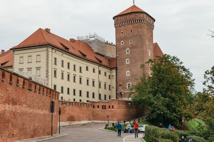 Krakow: Wawel Royal Hill Guided Tour - Good To Know