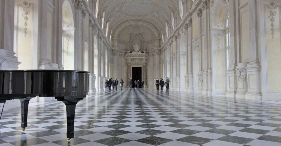 La Venaria Reale Entry Ticket and Hop-on Hop-off Bus Tour