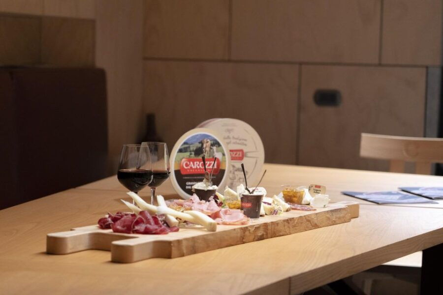 Lake Como: Cheese and Wine Tasting in Valsassina