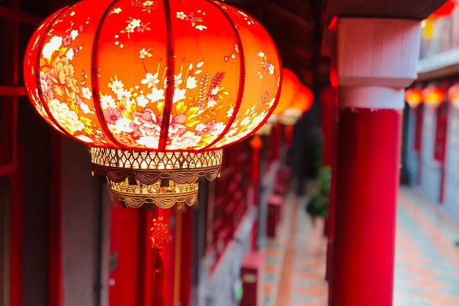 Lama Temple, Hutong and Silk & Pearl Market Private Day Tour