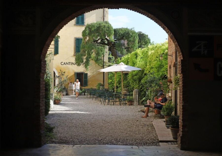 Lazise: Historical Center Wine Tasting Tour - Good To Know