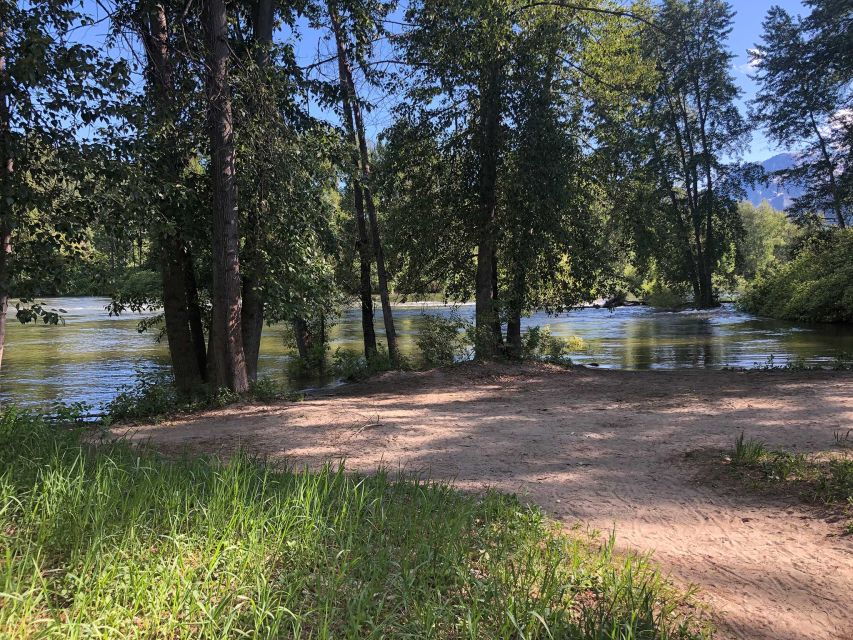 Leavenworth: Beaches & Bites Self-Guided Audio Walking Tour