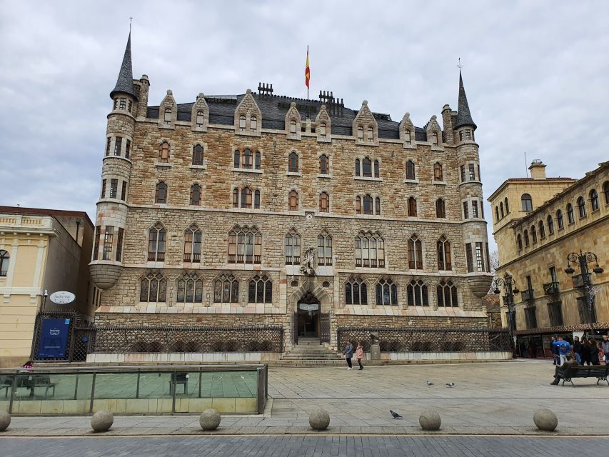 León From Gaudí to 21st Century Walking Tour