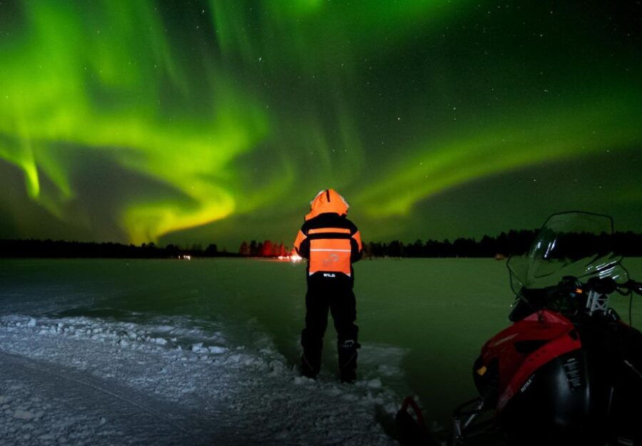 Levi: Northern Lights Snowmobile Tour With Snacks and Drinks