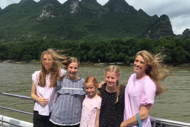 Li River Cruise to Yangshuo With Countryside Private Tour