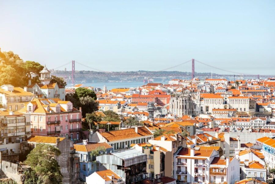 Lisbon: Express Walk With a Local in 60 Minutes - Good To Know