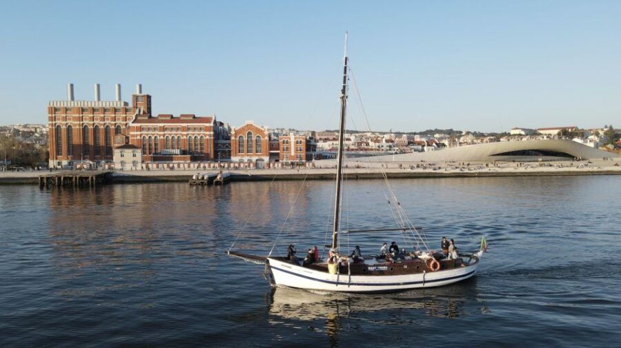 Lisbon: Full Day Tagus Experience Aboard a Traditional Boat