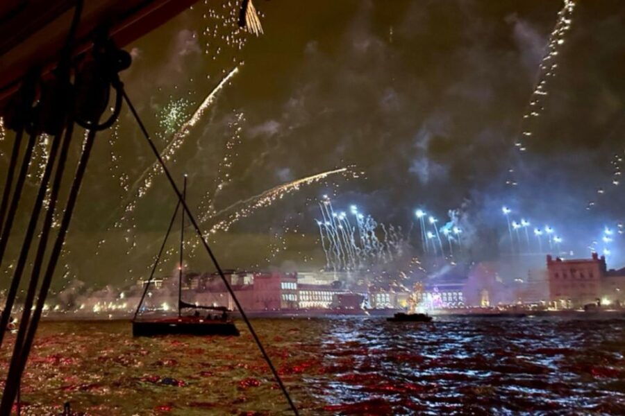 Lisbon: New Year'S Eve Firework Sailing Tour With Champagne - Good To Know