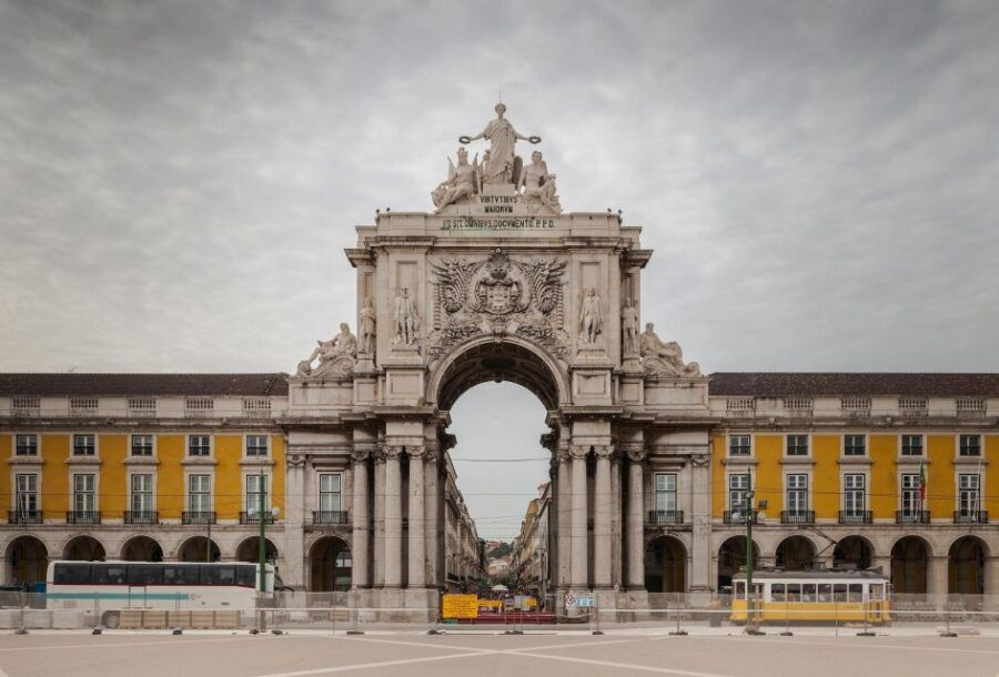 Lisbon: Porto Private Transfer With Stops in 3 Cities - Good To Know