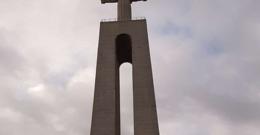 Lisbon: Private Tuk Tuk Tour Christ the King & Abril Bridge