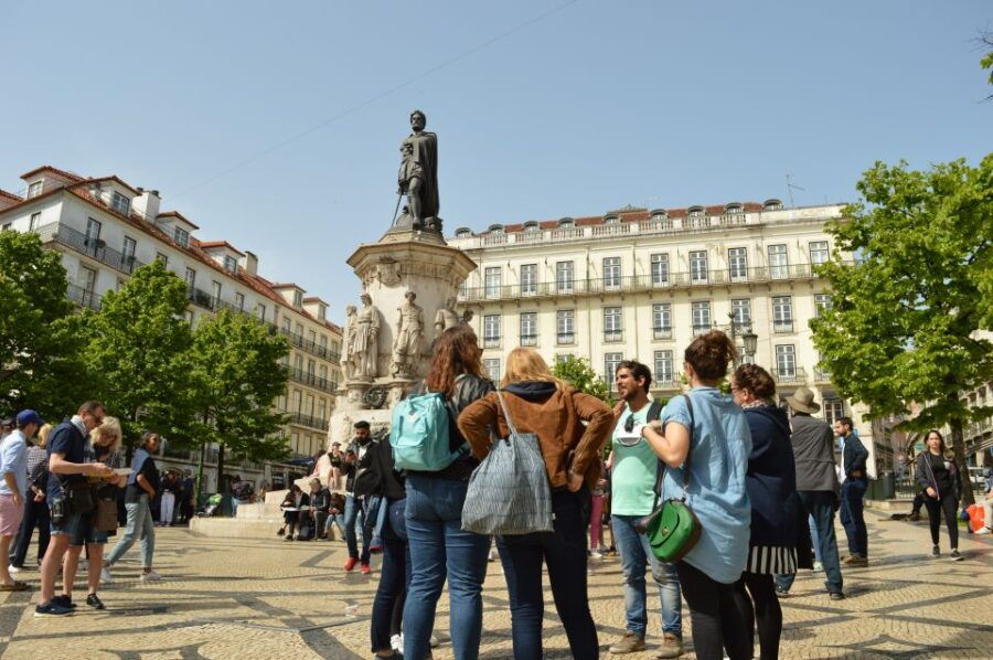 Lisbon: Starter Walking Tour to the Highlights in German - Good To Know