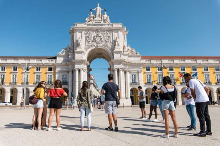 Lisbon: Walking Tour Hop-On Hop-Off Bus Tour (24 or 72hr)