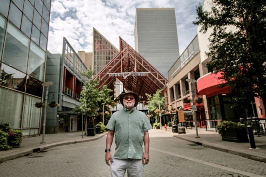 Louisville: Photoshoot Walking Tour With Pictures