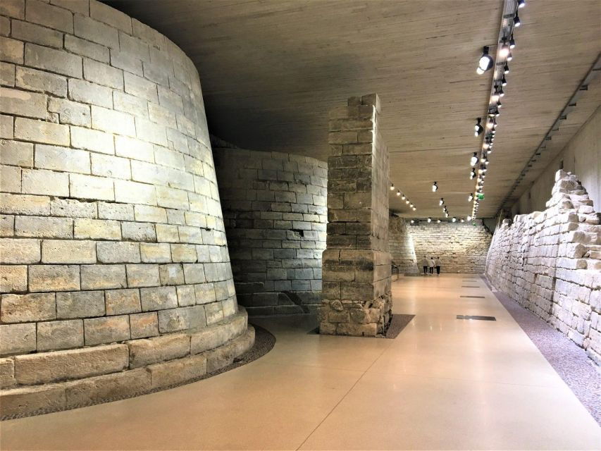 Louvre's Highlights in Two Hours - Good To Know