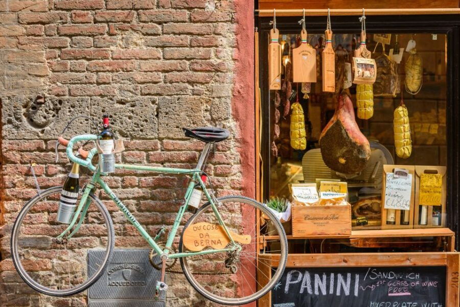 Lucca: Guided Food Walking Tour With Tastings