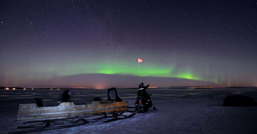 Luleå : Northern Lights Tour on a Snowmobile Drawn Sled