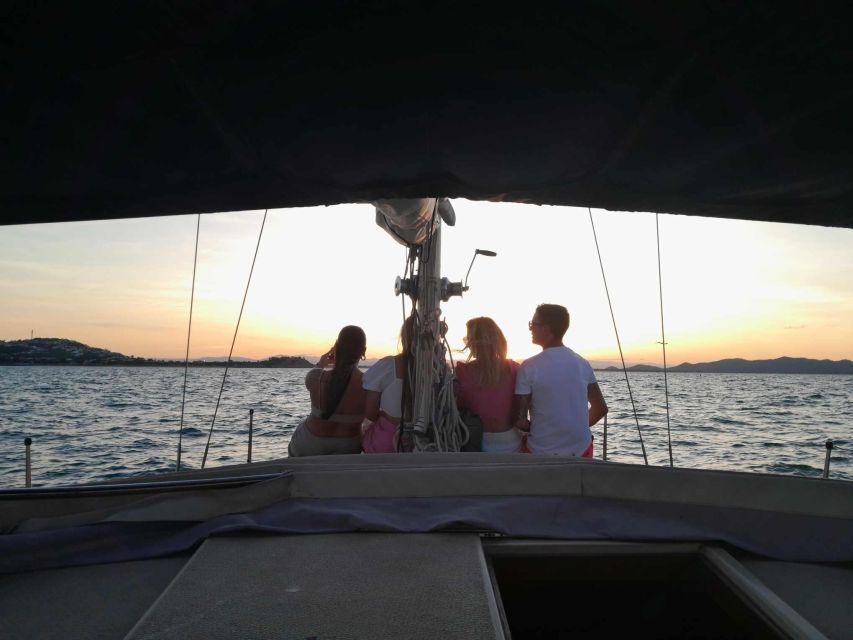 Lunchtime or Morning Sailing Private Charter Townsville