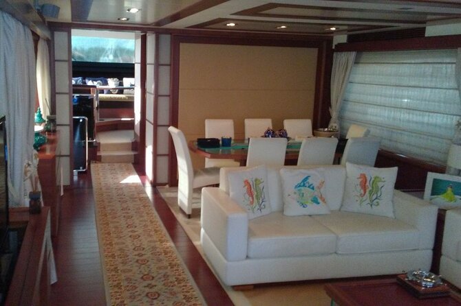 Luxury Private Yacht Rental in Punta Cana – Up to 12 People