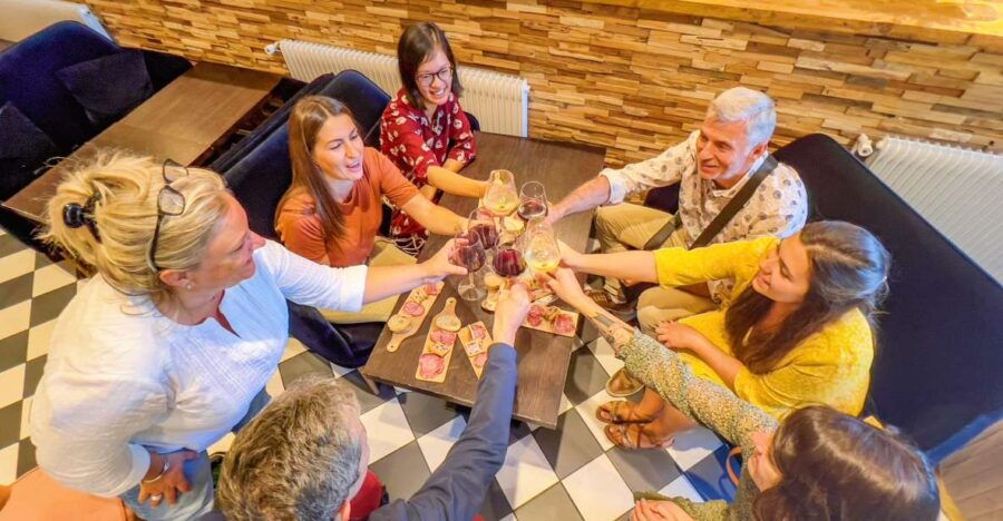 Lyon: Explore the Old Town Over a Tasty Aperitif