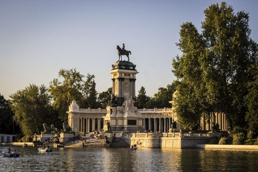 Madrid: Cibeles Rooftop & Retiro Park Guided Walking Tour - Good To Know