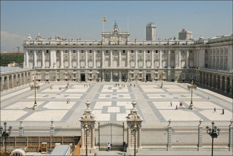Madrid: Royal Palace Guided Tour With Skip-The-Line Ticket - Experience Highlights