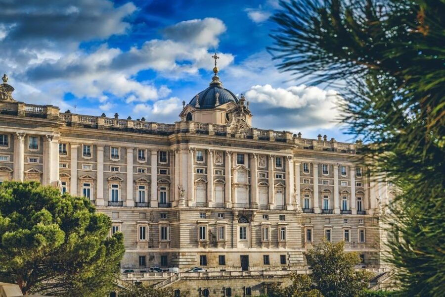 Madrid: Royal Palace Skip The Line Guided Tour - Tour Duration and Access Details