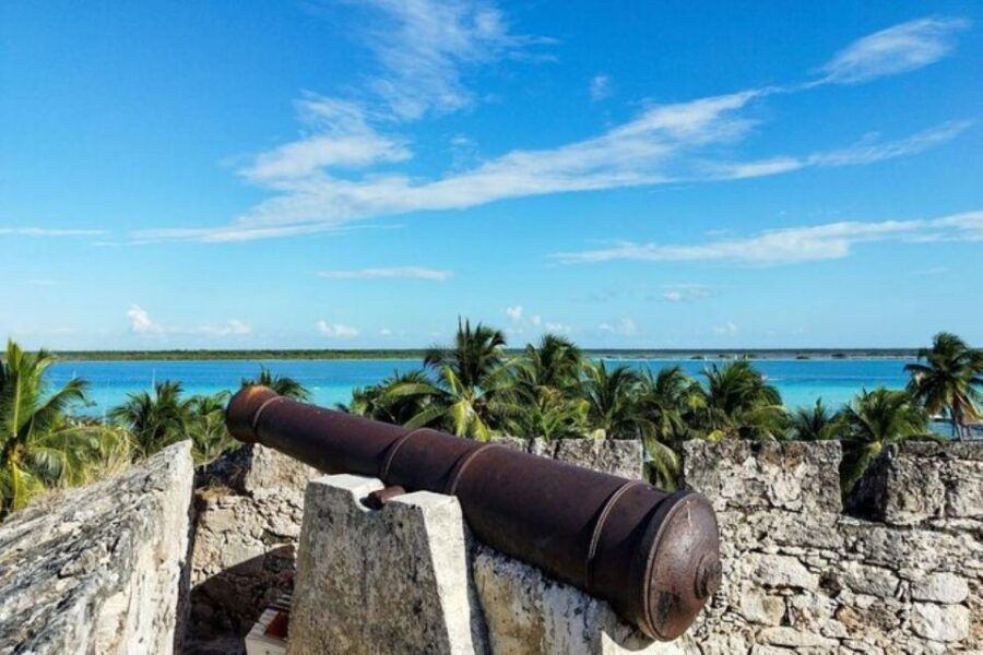 Mahahual: Bacalar Fort Visit and Blue Lagoon Boat Ride Combo