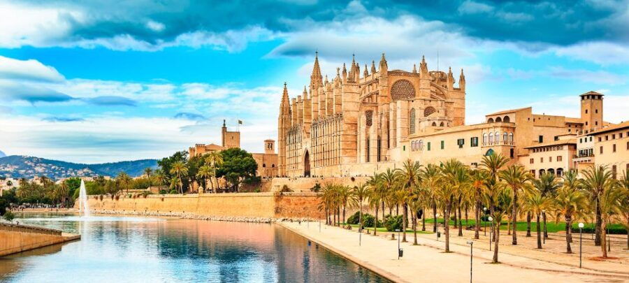 Mallorca Walking & Picnic Tour (Ink. Town, Nature, Beach)