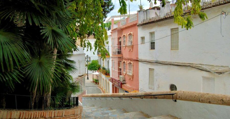 Marbella: Tapas and Walking Tour Through the Historic Centre