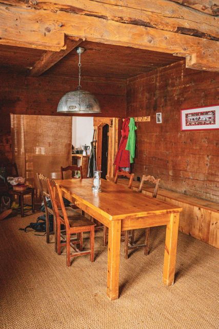 Megève: Snowshoe and Private Aperitif Dinner