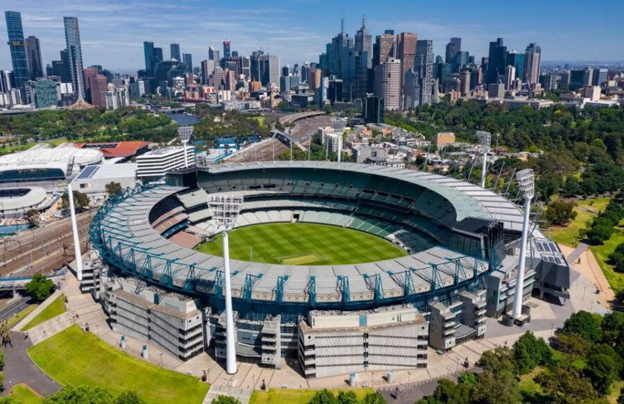 Melbourne: City and Suburbs Highlights Bus and Walk Tour - Good To Know