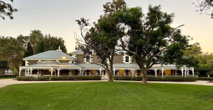 Melbourne: Eynesbury Homestead Dinner & Ghost Tour - Good To Know