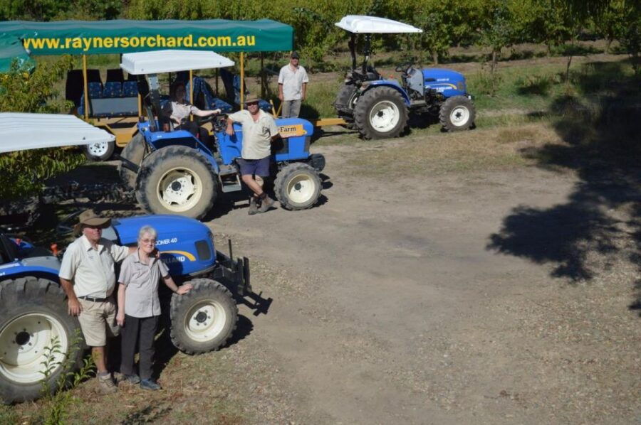 Melbourne: Fruit-Picking & Puffing Billy Tour in Chinese