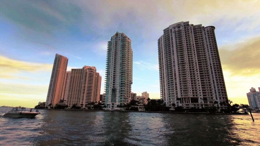 Miami: Boat Cruise From Bayside Marketplace & South Beach - Good To Know