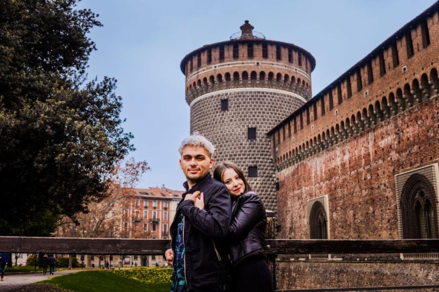 Milan: Professional Photoshoot Outside Sforza Castle - Good To Know