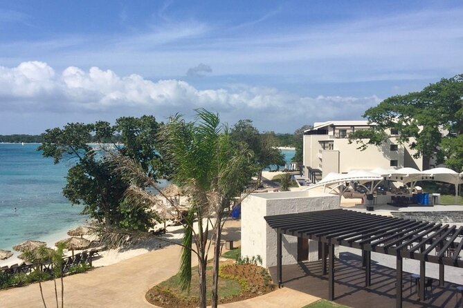 Montego Bay Airport Private Taxi to Royalton Negril