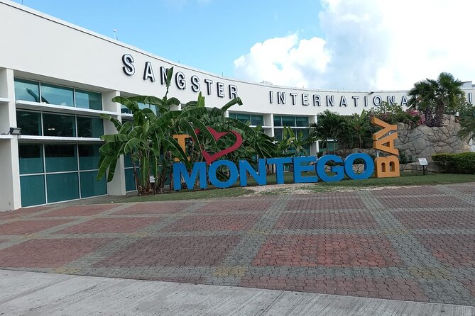 Montego Bay Airport Transfer to Ocho Rios and Runnaway Bay Hotels(Private)