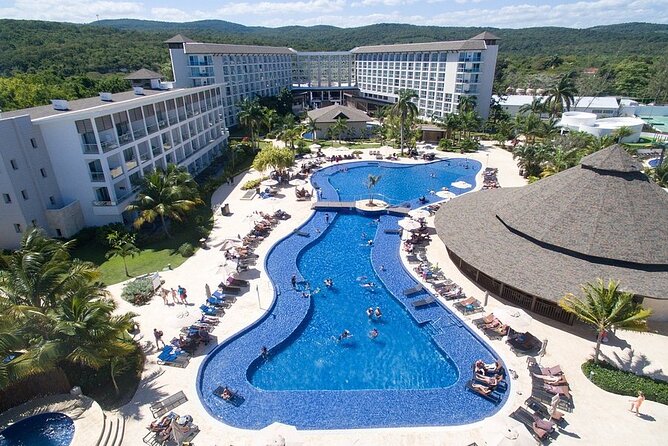 Montego Bay Airport Transfer to Royalton White Sand Resort - Transfer Options to Royalton White Sand