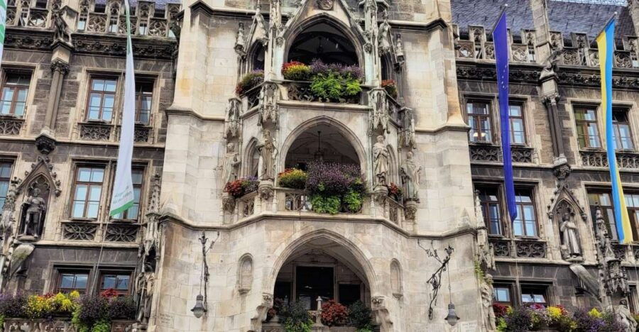 Munich: World Famous Spots in City Center Self-Guided Tour