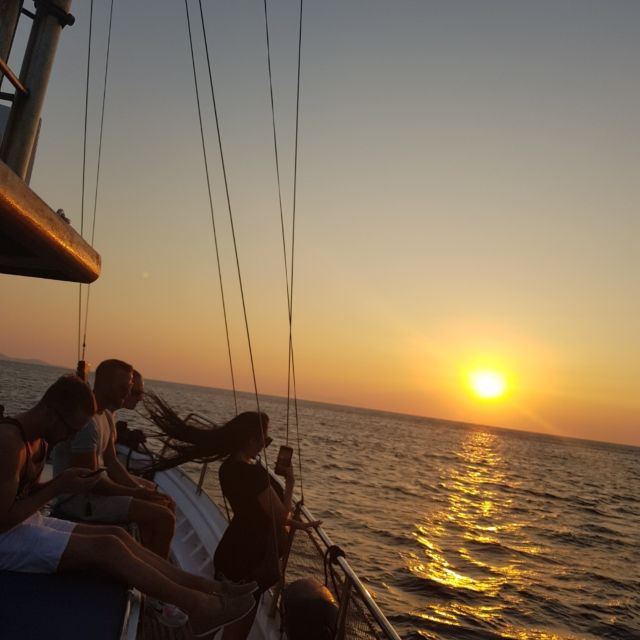 Mykonos: Sunset Boat Trip With Snacks and Drinks