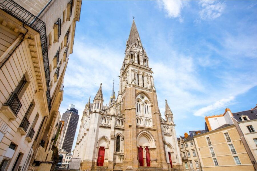 Nantes: Self-Guided Scavenger Hunt & Walking Tour