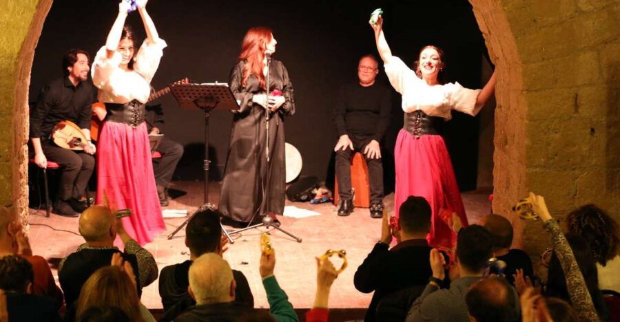 Naples: Traditional Songs and Dances Show With Tasting - Good To Know