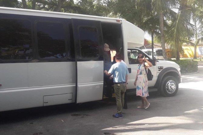 Nassau Royal at Atlantis Private One-Way Group Transfer (Feb )