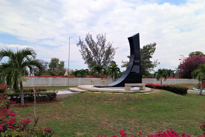 National Heroes of Jamaica and National Gallery Sightseeing Tour From Ocho Rios