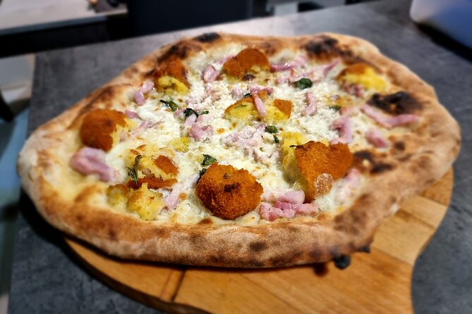 Neapolitan DOC Pizza Class and Cooking in a Wood Oven at a Locals House