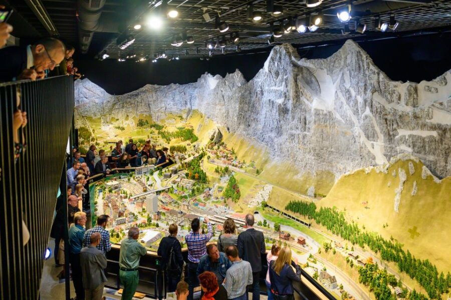 Neuhausen Am Rheinfall: Smilestones Miniature World Entry - Good To Know