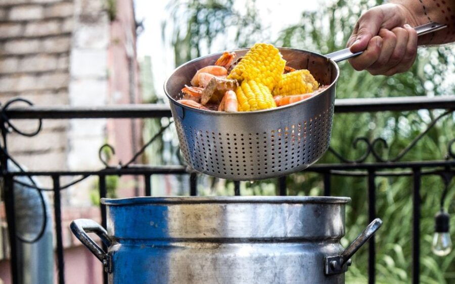 New Orleans: Authentic Cajun Shrimp Boil and Cabaret Show - Good To Know