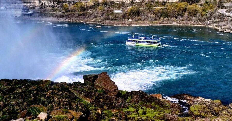 Niagara Falls Boat Ride and Illumination/Fireworks Tour