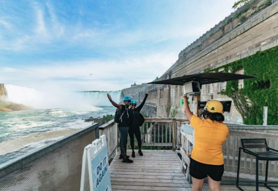 Niagara Falls, Canada: Early Bird Zip Line to The Falls