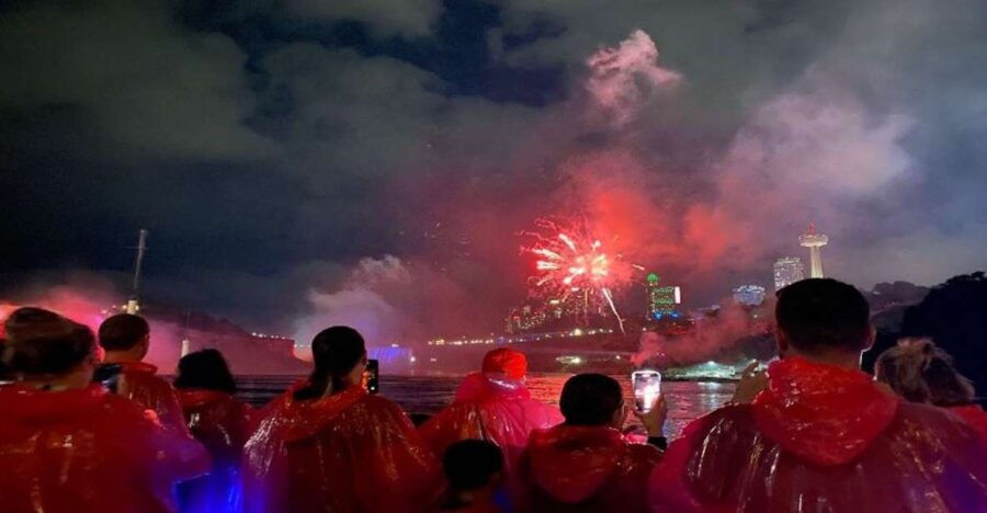 Niagara Falls Canada: Small Group Night Tour W/Boat & Dinner - Good To Know
